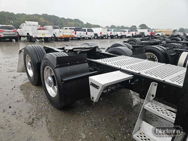 Image of Kenworth T680 equipment image 4