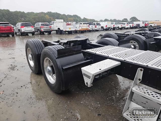 Image of Kenworth T680 equipment image 4