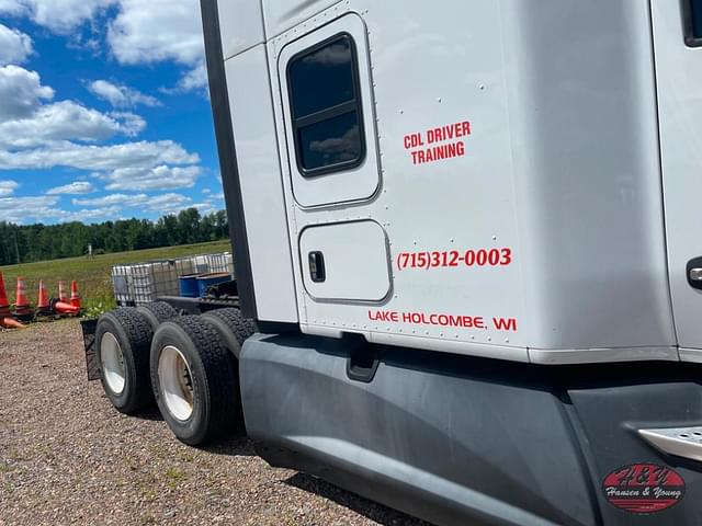 Image of Kenworth T680 equipment image 4
