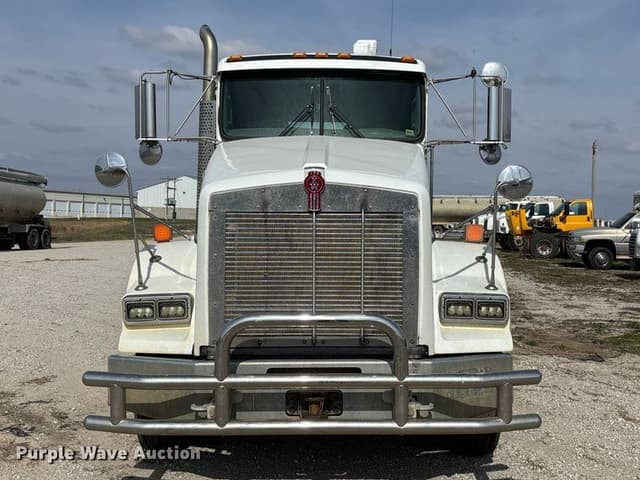 Image of Kenworth T8 equipment image 1