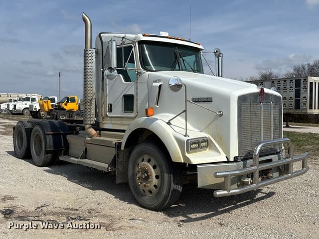 Image of Kenworth T8 equipment image 2