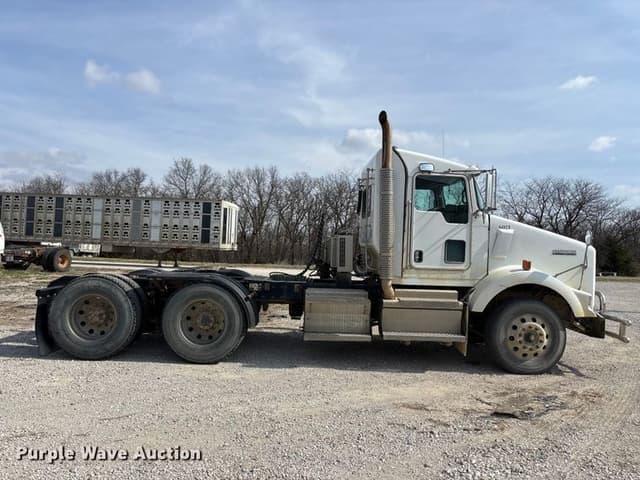 Image of Kenworth T8 equipment image 3