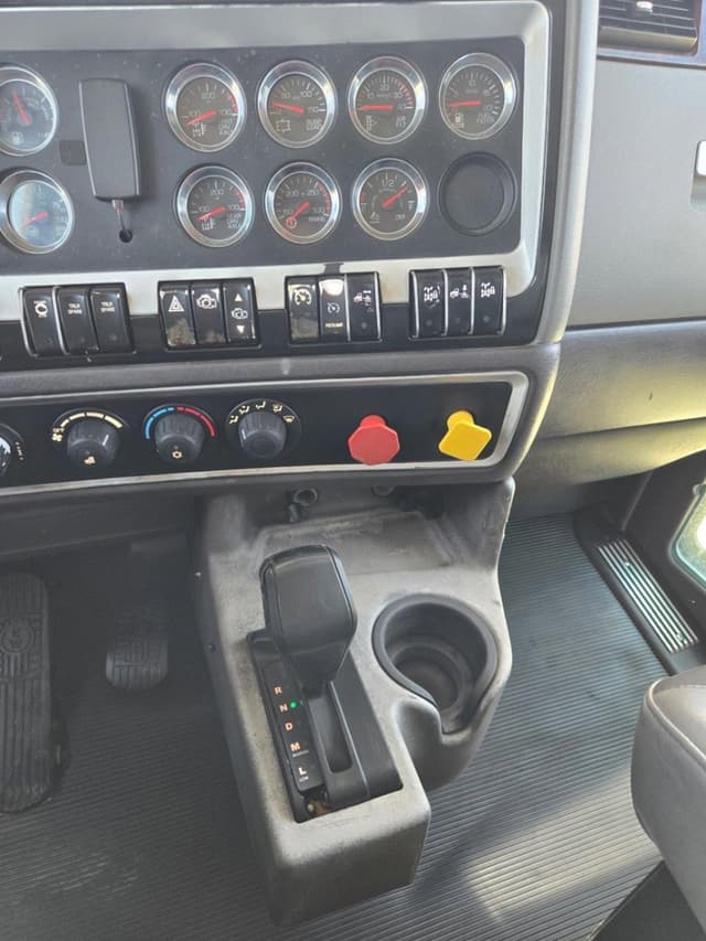 Image of Kenworth T800 equipment image 4