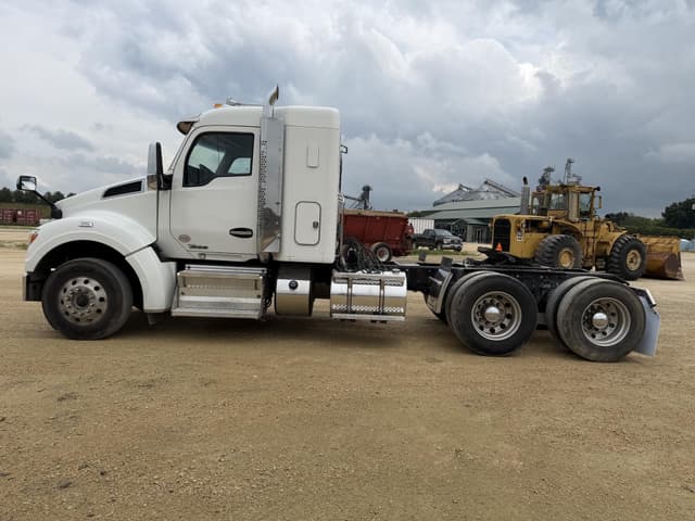 Image of Kenworth T880 equipment image 4
