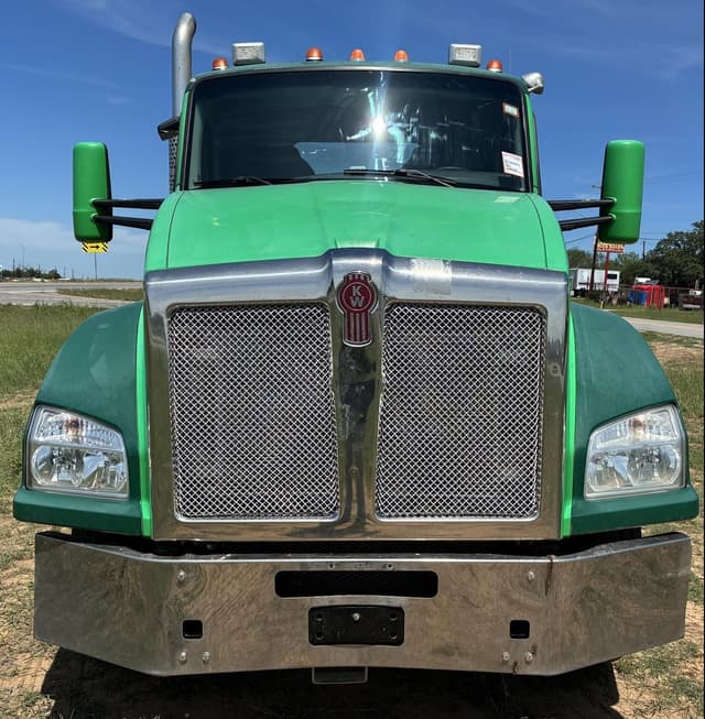Image of Kenworth T880 equipment image 1