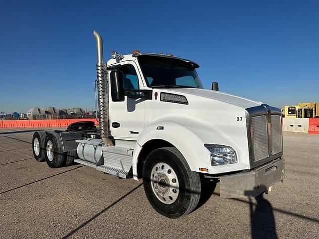 Image of Kenworth T880 equipment image 1