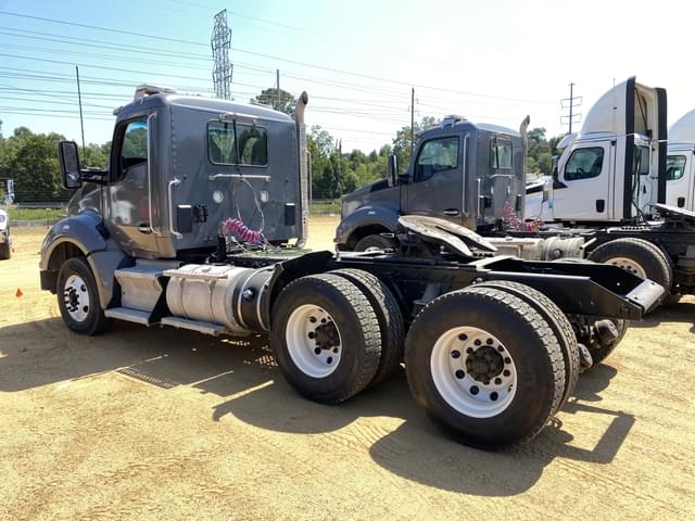 Image of Kenworth T880 equipment image 1