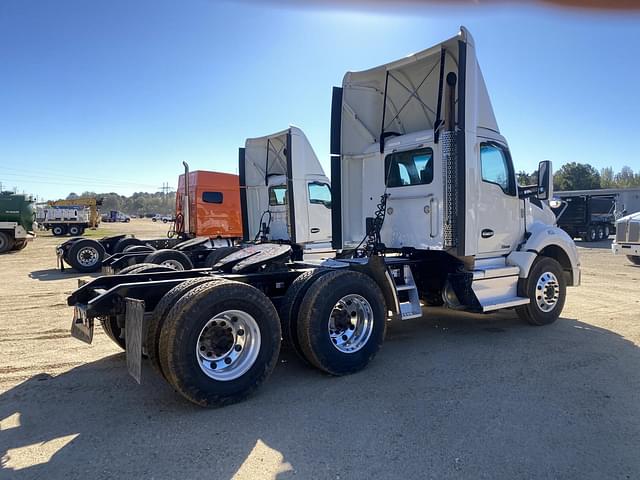 Image of Kenworth T880 equipment image 2