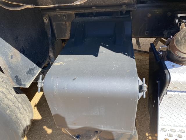 Image of Kenworth T880 equipment image 4