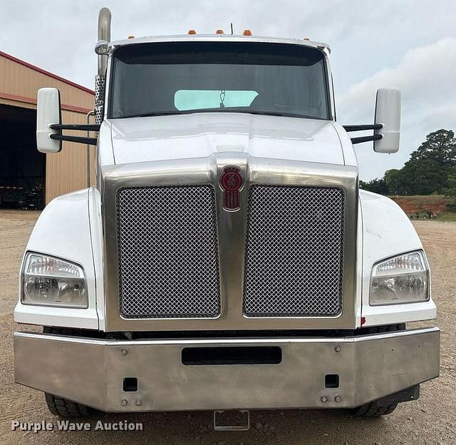 Image of Kenworth T880 equipment image 1