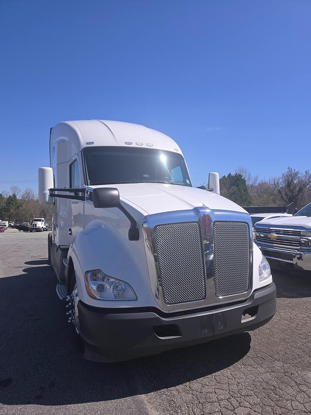 Image of Kenworth T680 equipment image 1