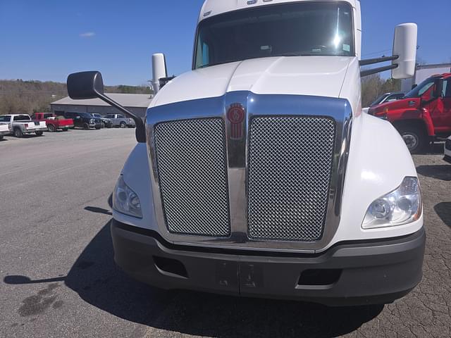 Image of Kenworth T680 equipment image 4