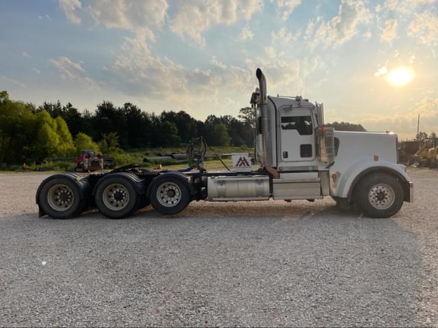 Image of Kenworth W900L equipment image 4