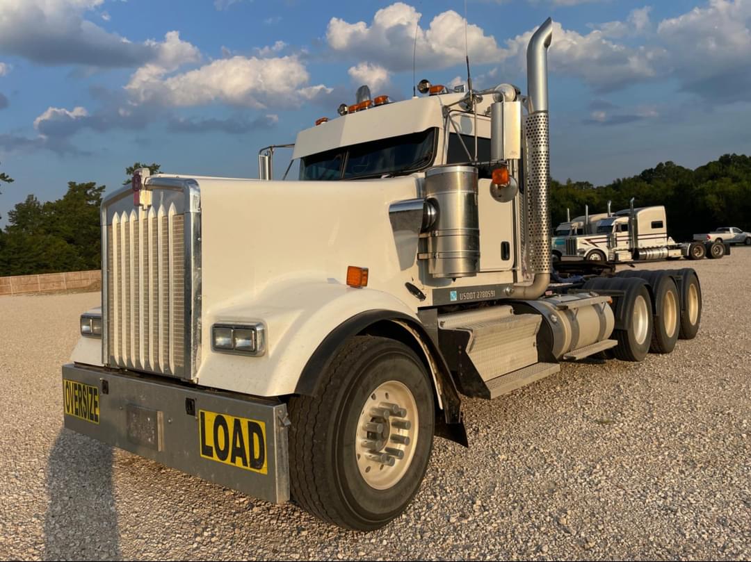 Image of Kenworth W900L Primary image