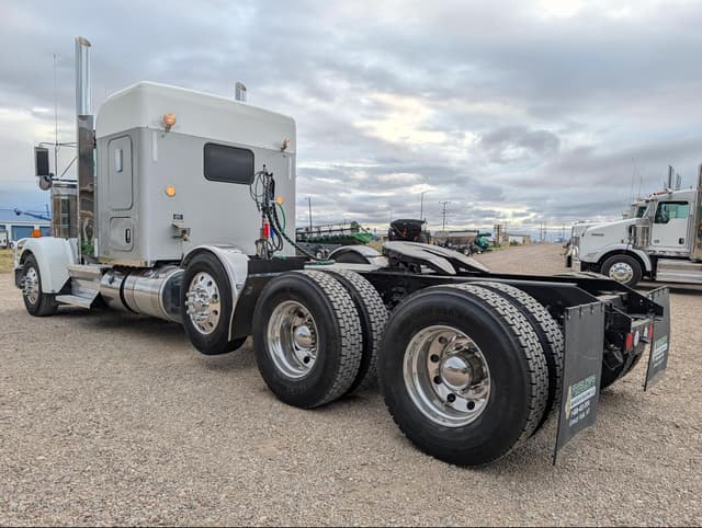 Image of Kenworth W900L equipment image 4