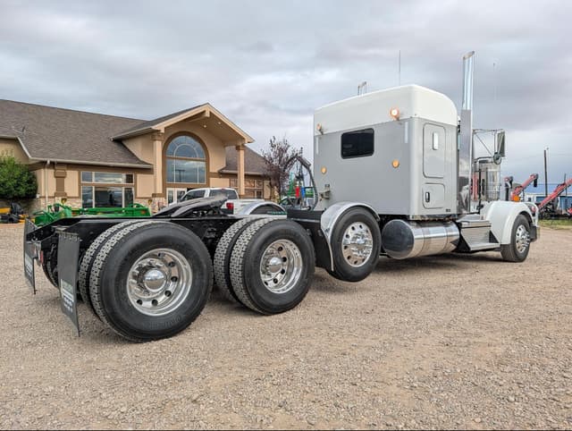 Image of Kenworth W900L equipment image 2