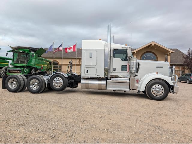 Image of Kenworth W900L equipment image 1