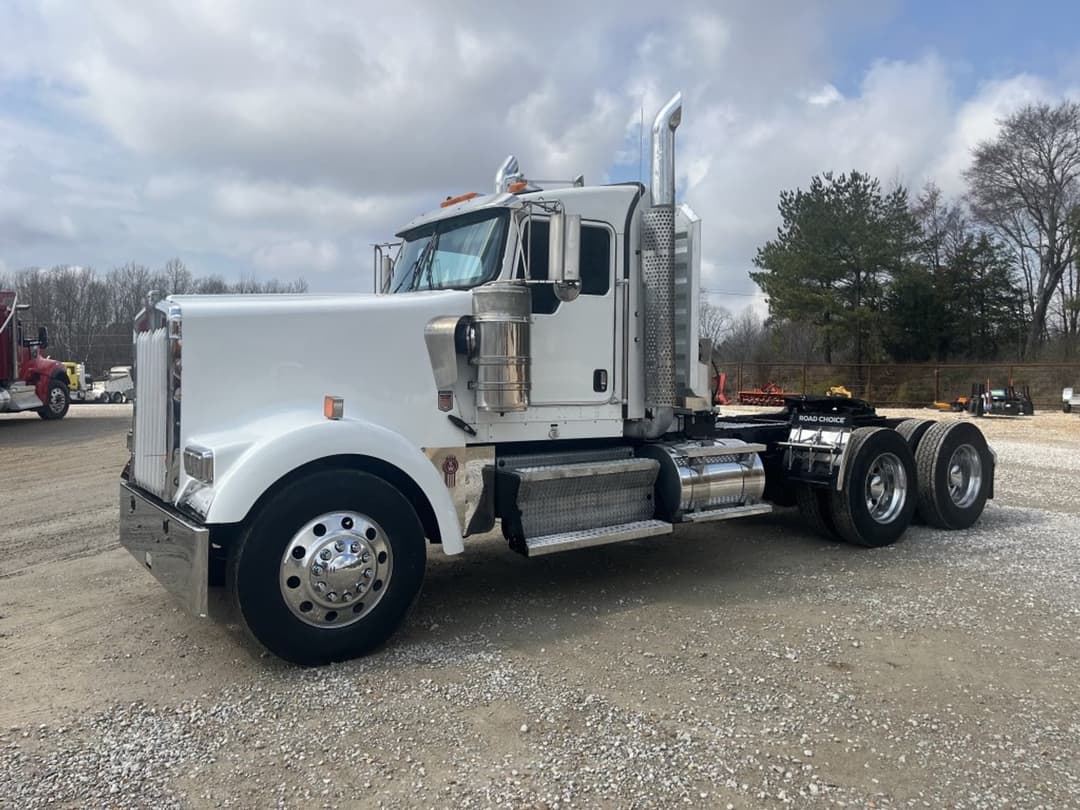 Image of Kenworth W900L Primary image