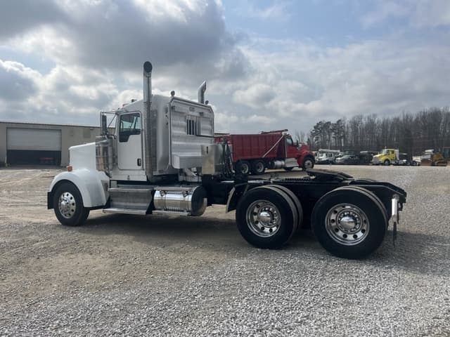 Image of Kenworth W900L equipment image 2
