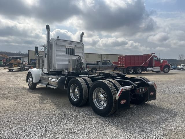 Image of Kenworth W900L equipment image 3