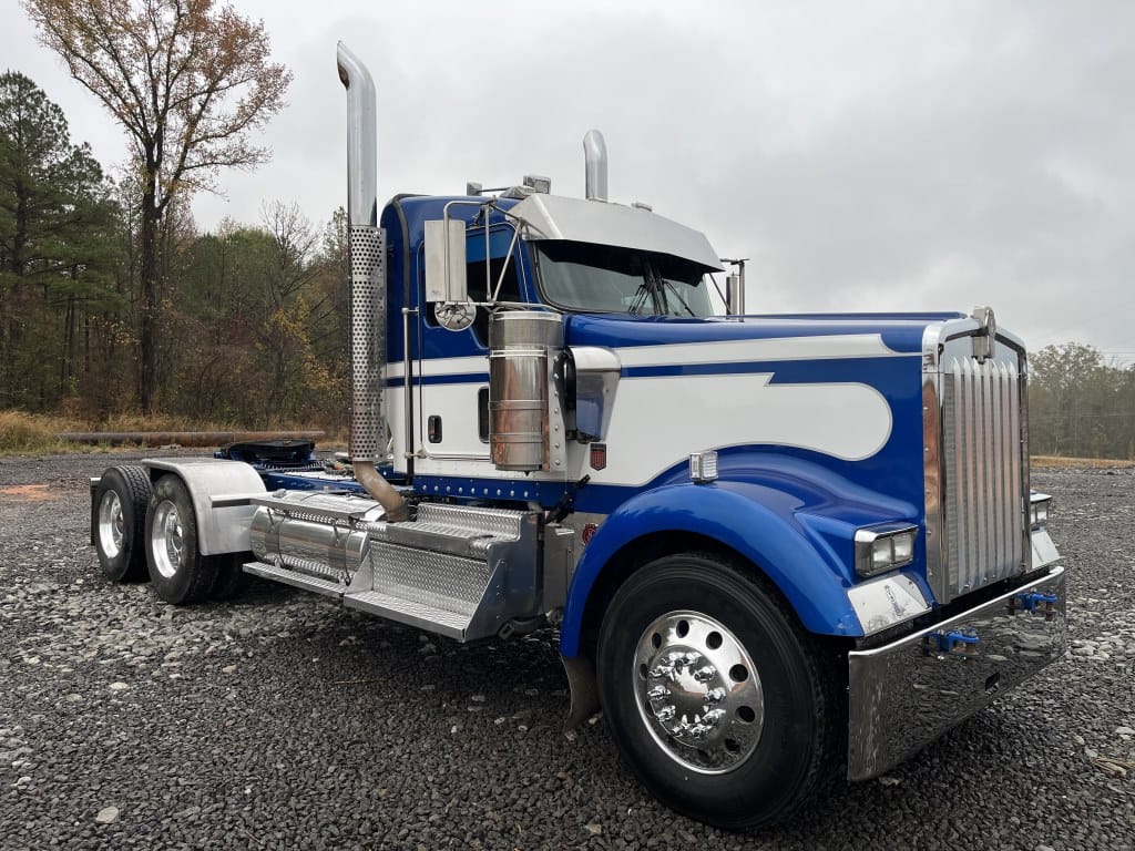 Main image Kenworth W900L