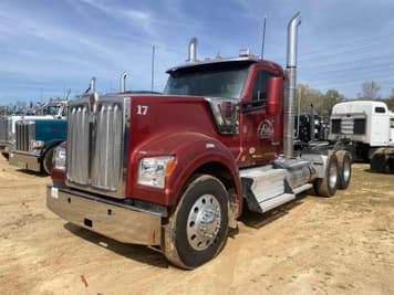 Main image Kenworth W990