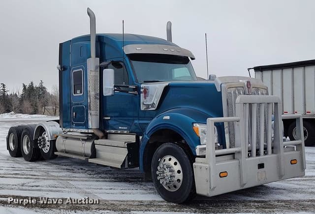 Image of Kenworth W990 equipment image 2