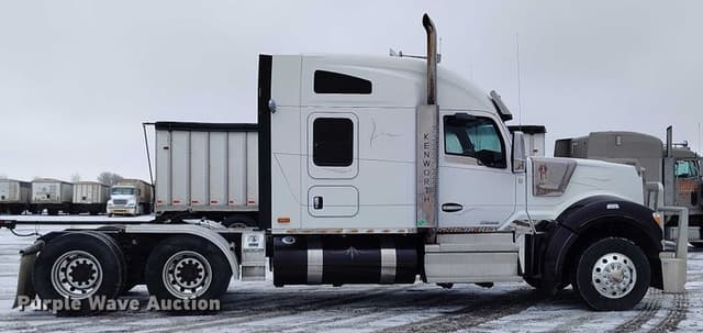 Image of Kenworth W990 equipment image 3