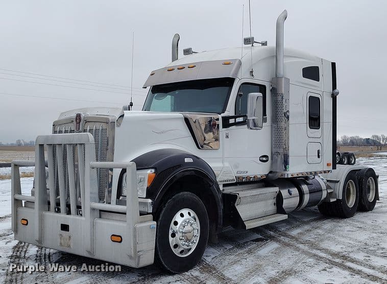 Image of Kenworth W990 Primary image