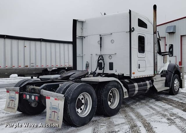 Image of Kenworth W990 equipment image 4