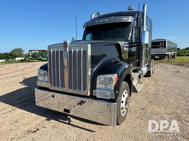 Image of Kenworth W990 equipment image 1