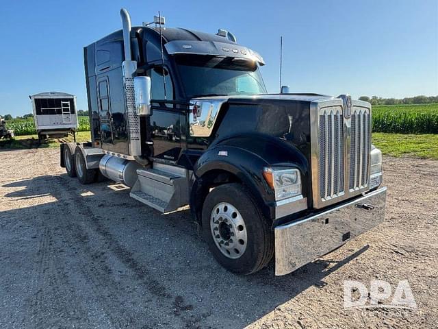 Image of Kenworth W990 equipment image 4