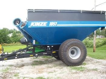 2020 Kinze 1051 Equipment Image0