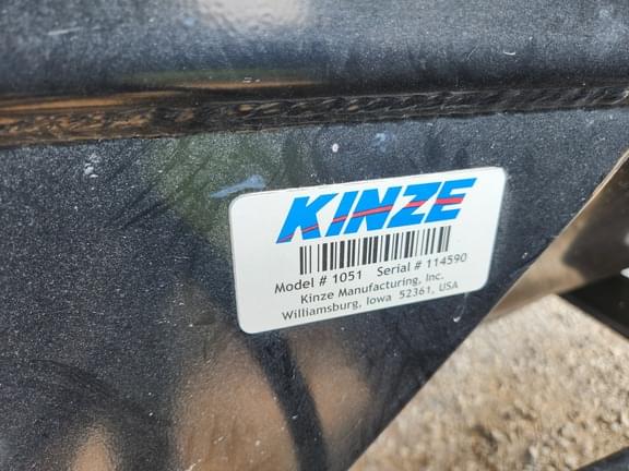 Image of Kinze 1051 equipment image 4