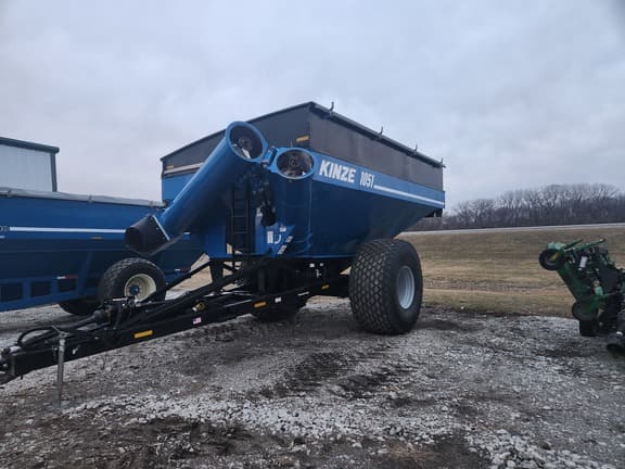 Image of Kinze 1051 equipment image 3