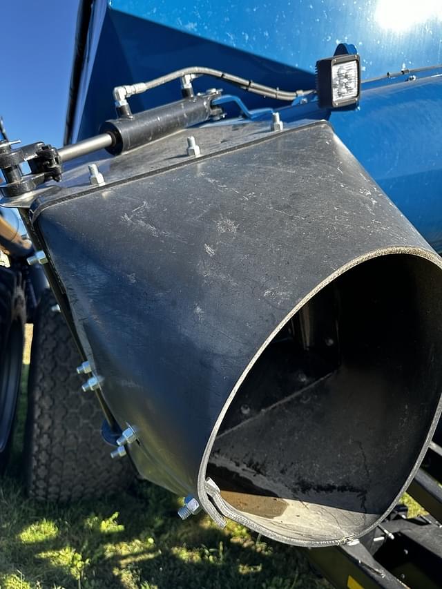 Image of Kinze 1051 equipment image 4