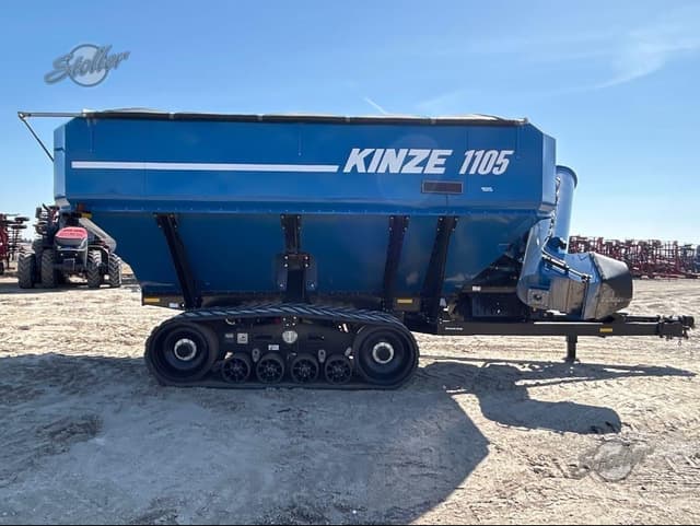 Image of Kinze 1105 equipment image 1
