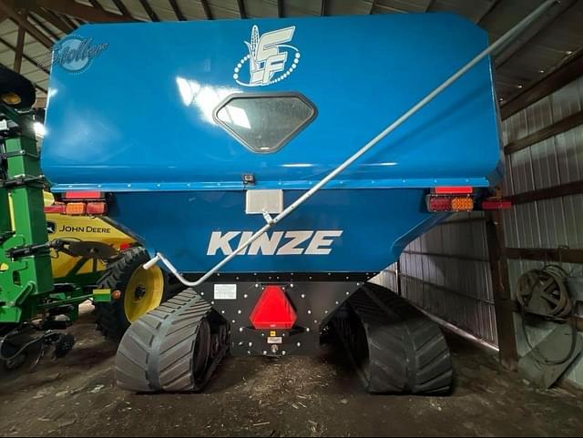 Image of Kinze 1105 equipment image 1