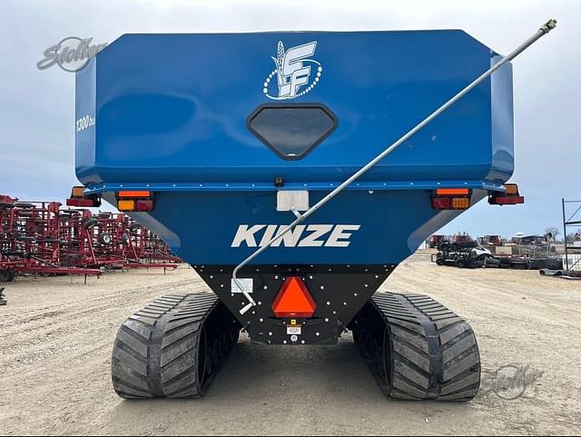 Image of Kinze 1105 equipment image 3