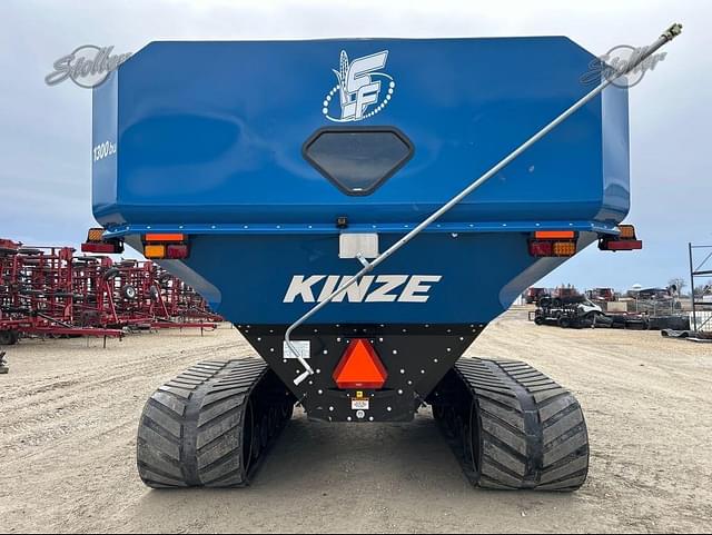 Image of Kinze 1105 equipment image 3