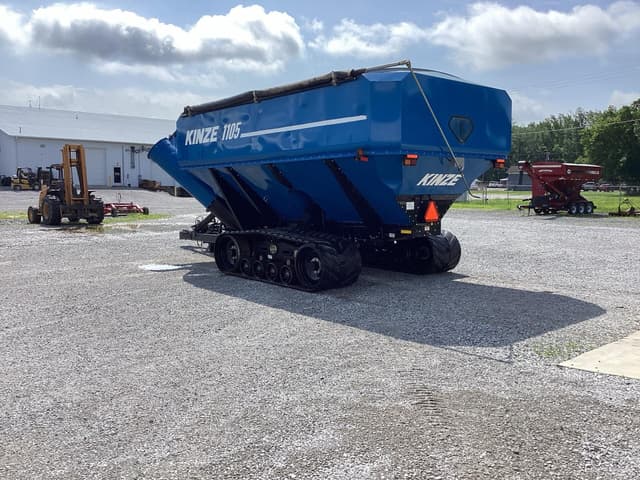 Image of Kinze 1105 equipment image 4