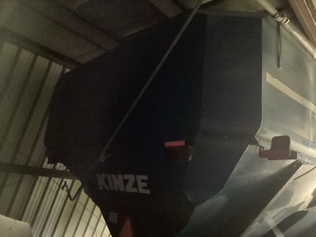 Image of Kinze 1105 equipment image 2