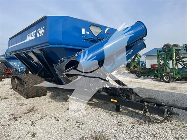 Image of Kinze 1205 equipment image 1