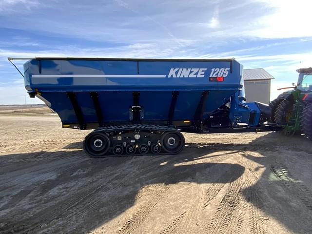 Image of Kinze 1205 equipment image 4