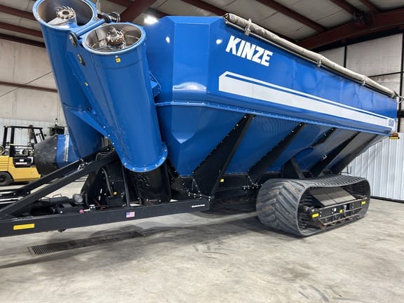 2020 Kinze 1500 Equipment Image0