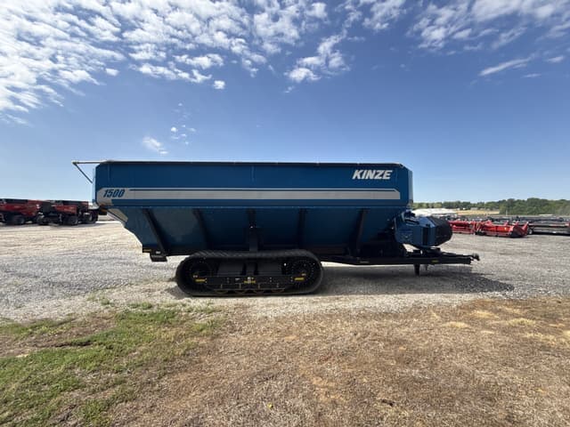 Image of Kinze 1500 equipment image 2