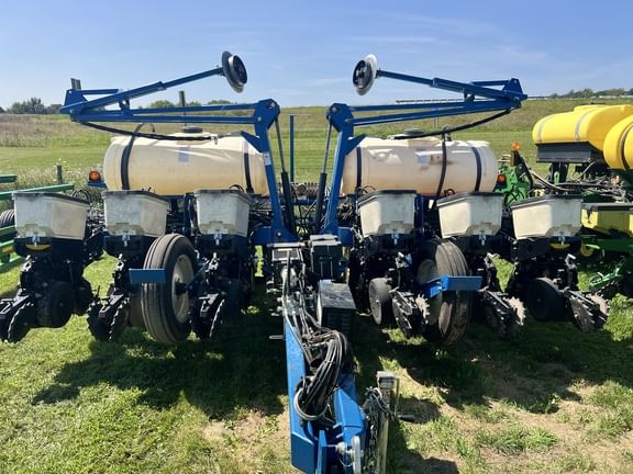 2020 Kinze 3200 Equipment Image0