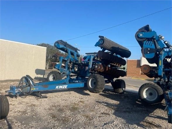 2020 Kinze Mach Till 331 Equipment Image0