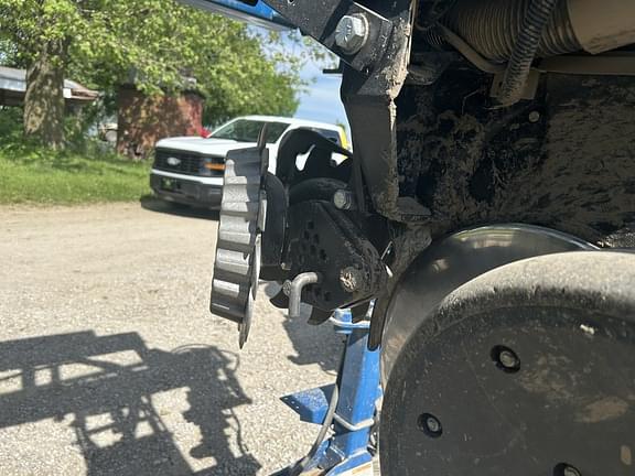 Image of Kinze 3500 equipment image 3
