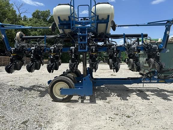 Image of Kinze 3500 equipment image 1